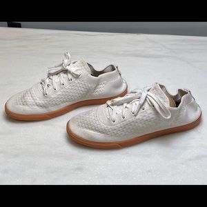 Lightweight breathable Suavs stretch shoes